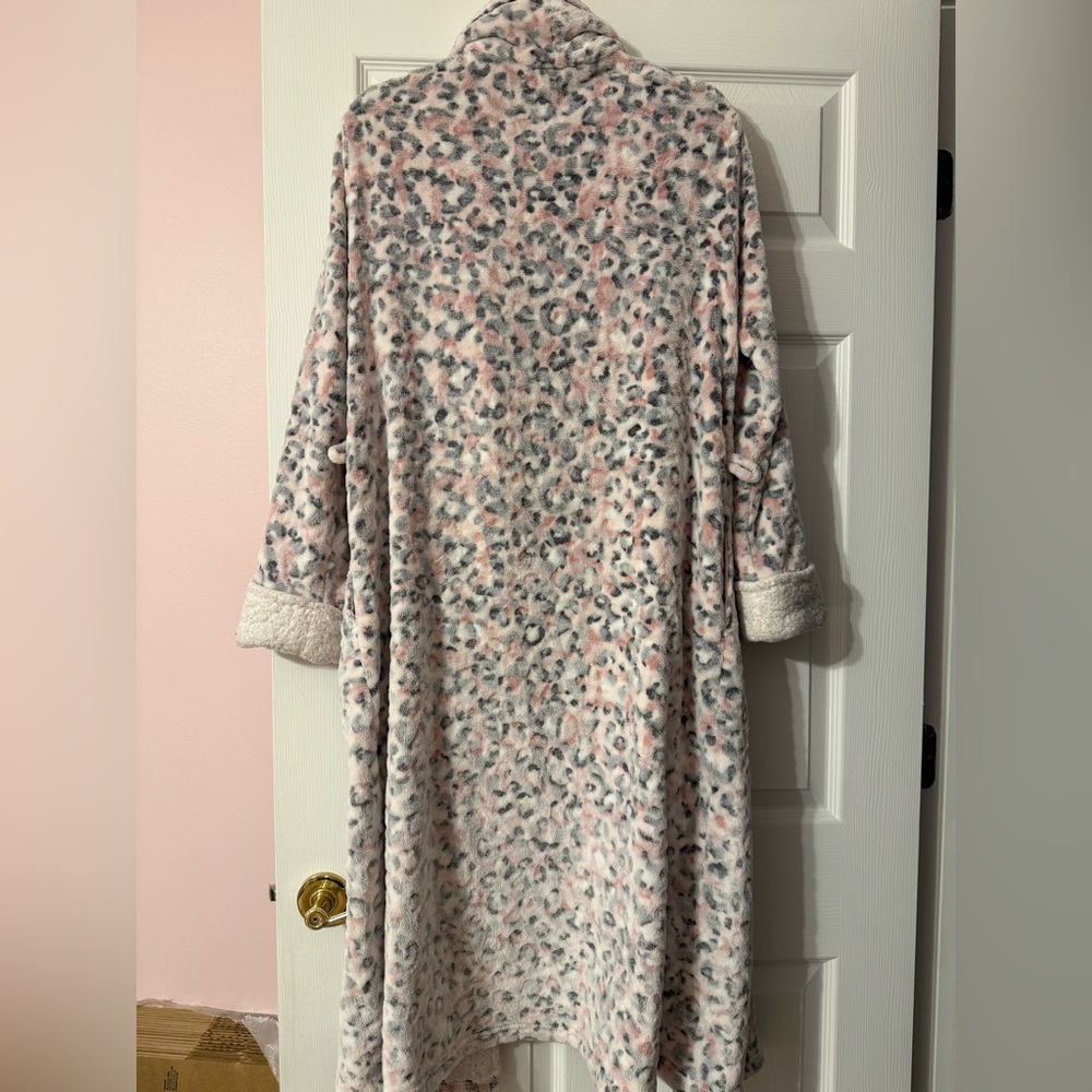 Leopard Print Fleece Robe - Picture 3 of 4